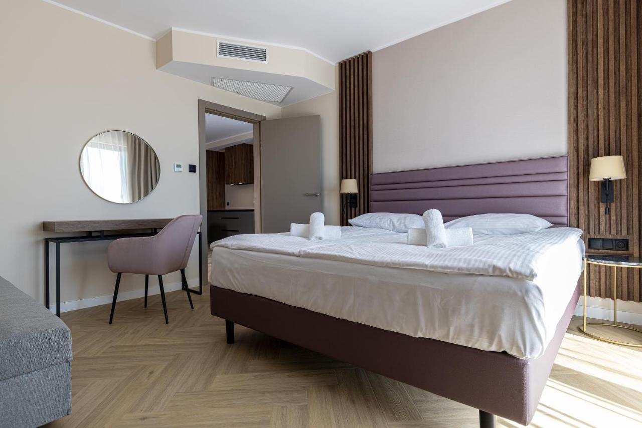 Hotel Meridian Chalupy Luaran gambar