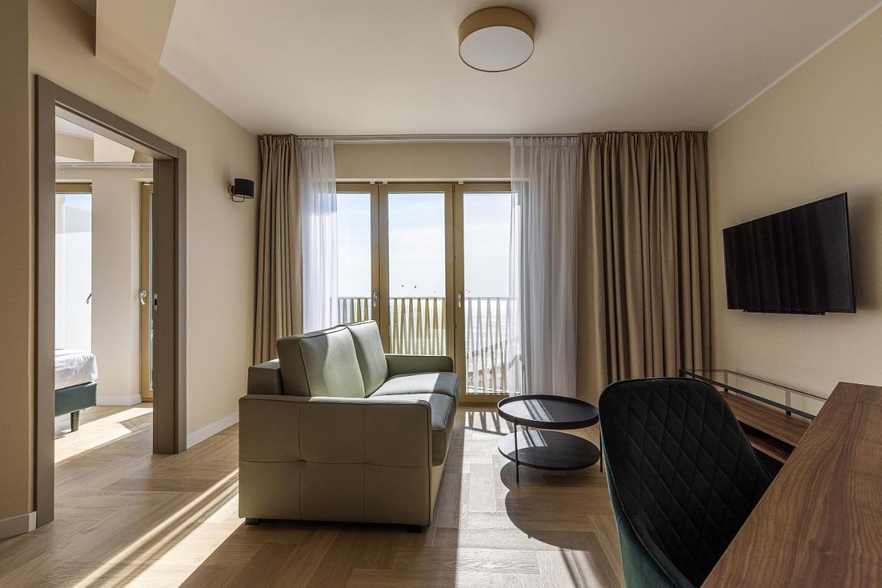 Hotel Meridian Chalupy Luaran gambar